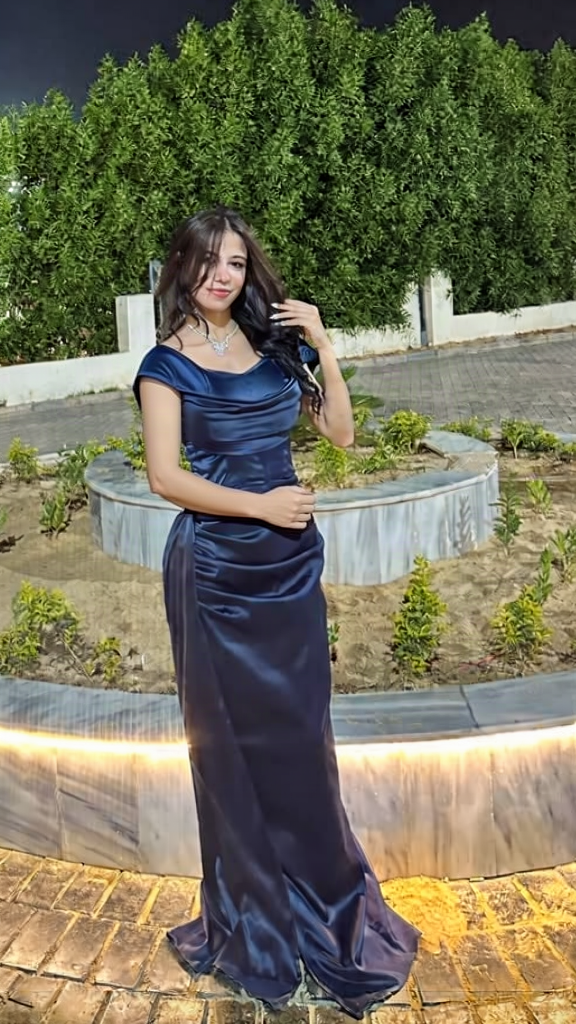 Nude her make her more curve and sexy and sexy pose