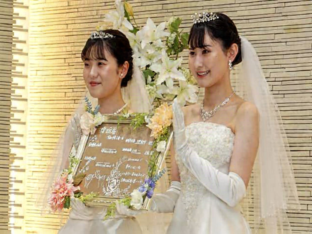裸にする
